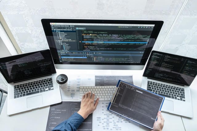知られざるプリント基板の闇と未来を暴く挑戦者たちの物語